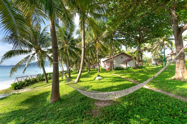 What are the most picturesque towns to visit during a UK cruise?