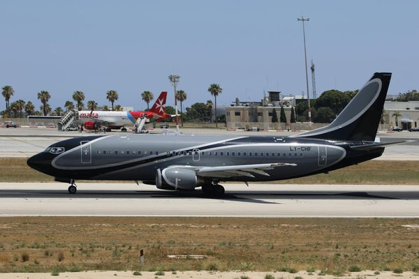 What are the notable architectural styles to look for while exploring the UK?